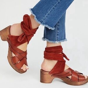 Free People | Women’s rust Emmy suede leather criss cross bridge strap clogs sz7